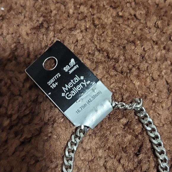 Metal Chain Necklace - Picture 3 of 4